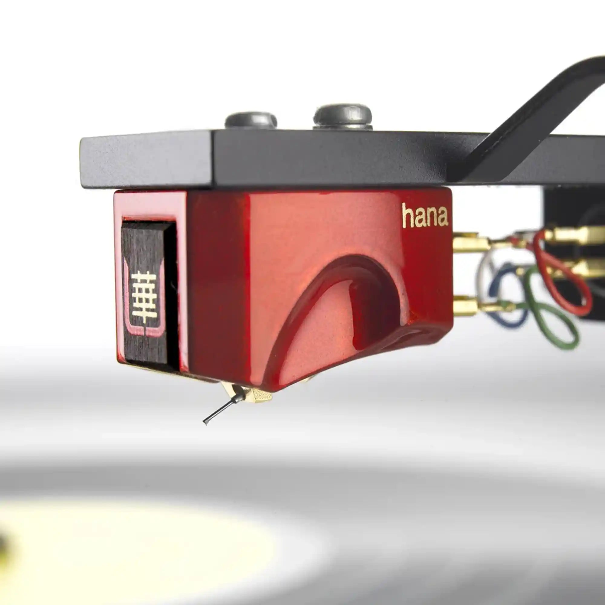 HANA Umami Red Moving Coil Cartridge (Lifestyle) - DOUGLAS HIFI
