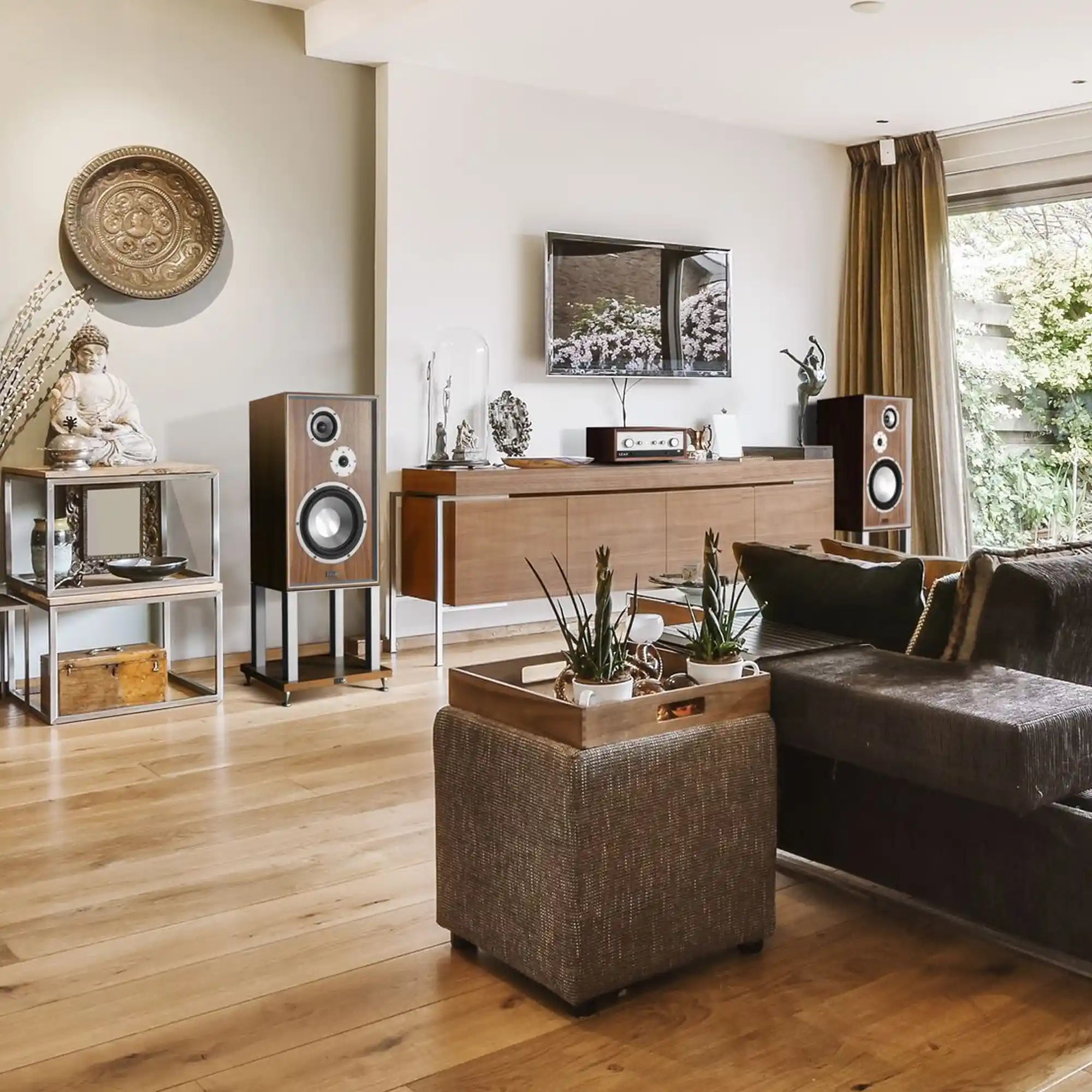 Leak 250 Speakers LIFESTYLE - DOUGLAS HIFI