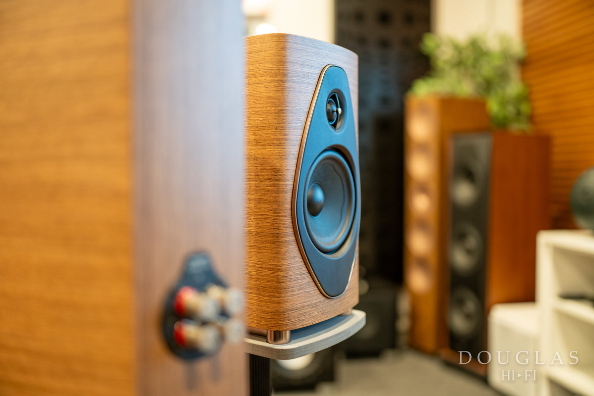 SONUS FABER Sonetto II G2 Standmount Loudspeakers and Stands - Ex. Display