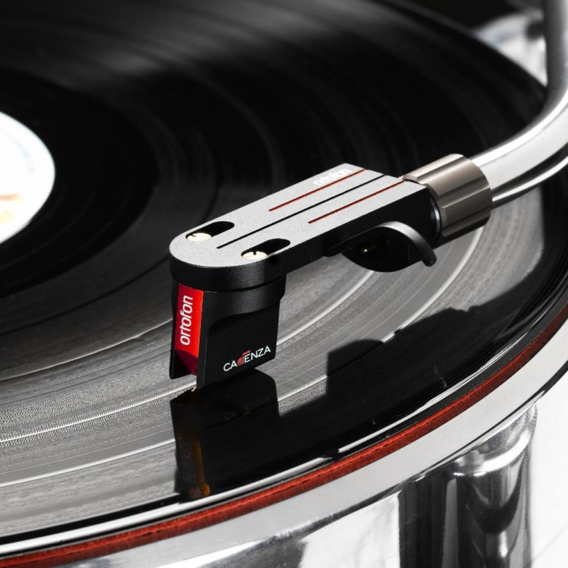 Ortofon Cadenza Red MC Cartridge (playing) | Douglas HiFi