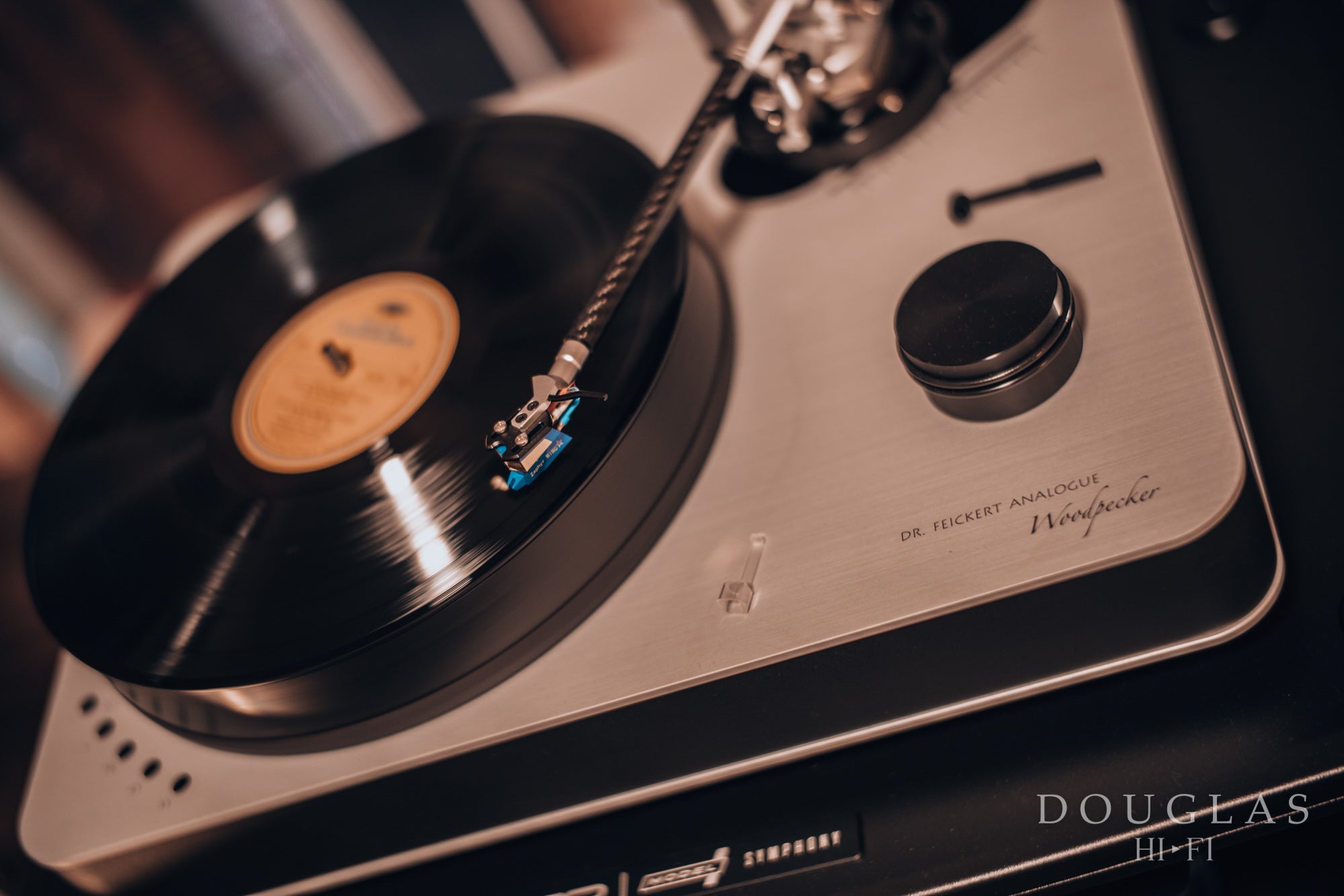 Dr. Feickert Turntable - Silver with Auris tonearm