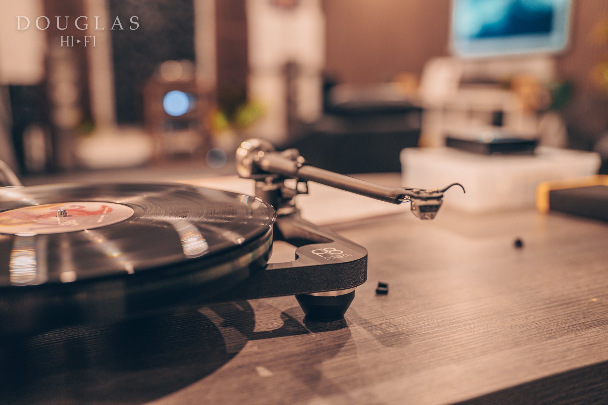 REGA Planar 8 Turntable / Apheta 2 Cartridge - Ex. Display