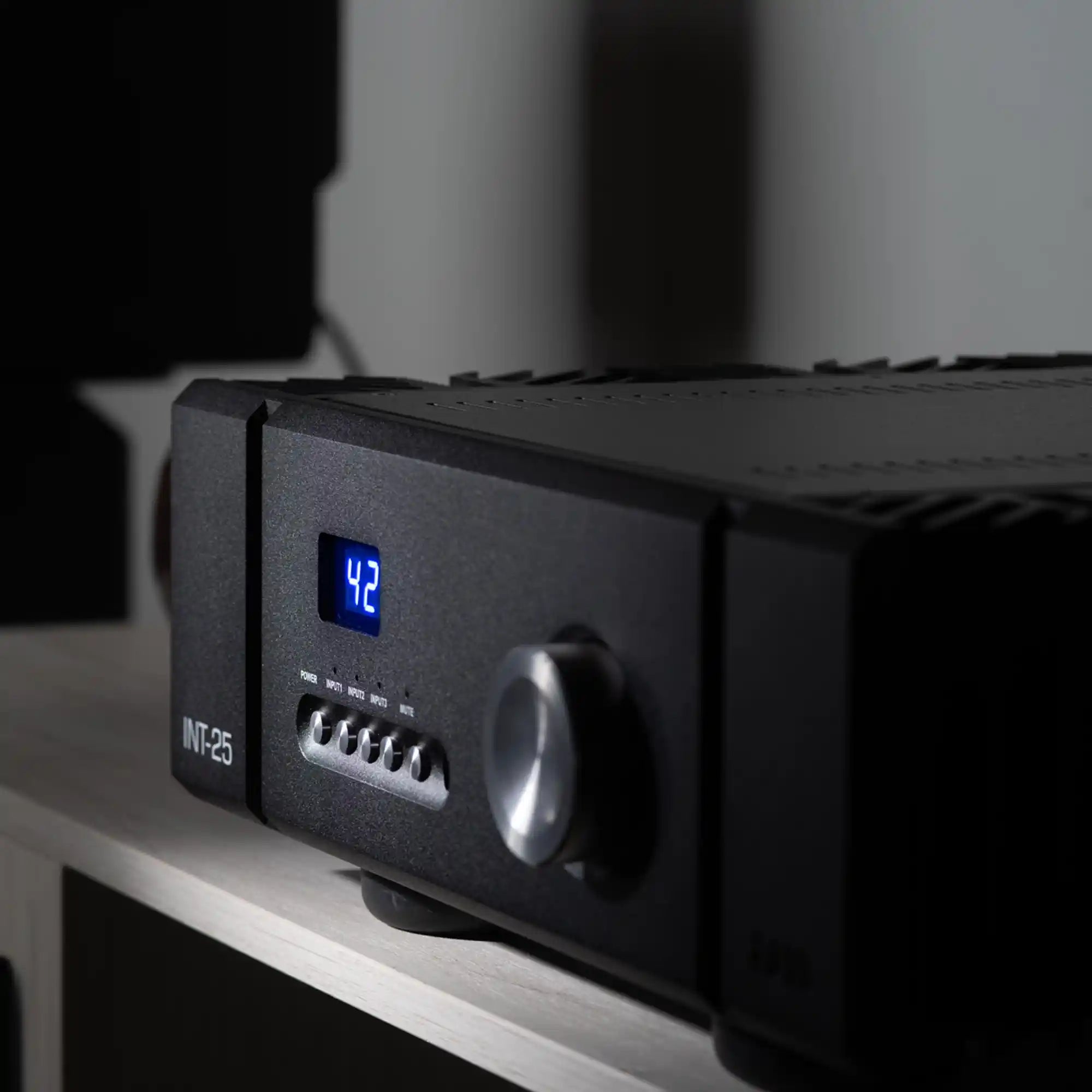Pass Labs INT-25 Integrated Amplifier (Black) - DOUGLAS HIFI