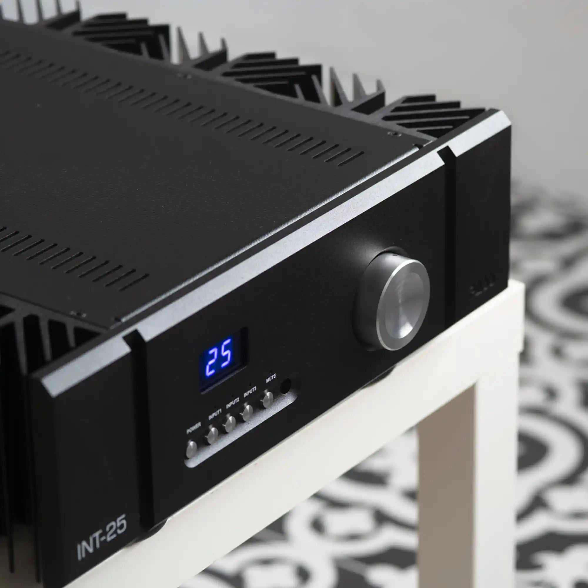 Pass Labs INT-25 Integrated Amplifier (Black Lifestyle) - DOUGLAS HIFI