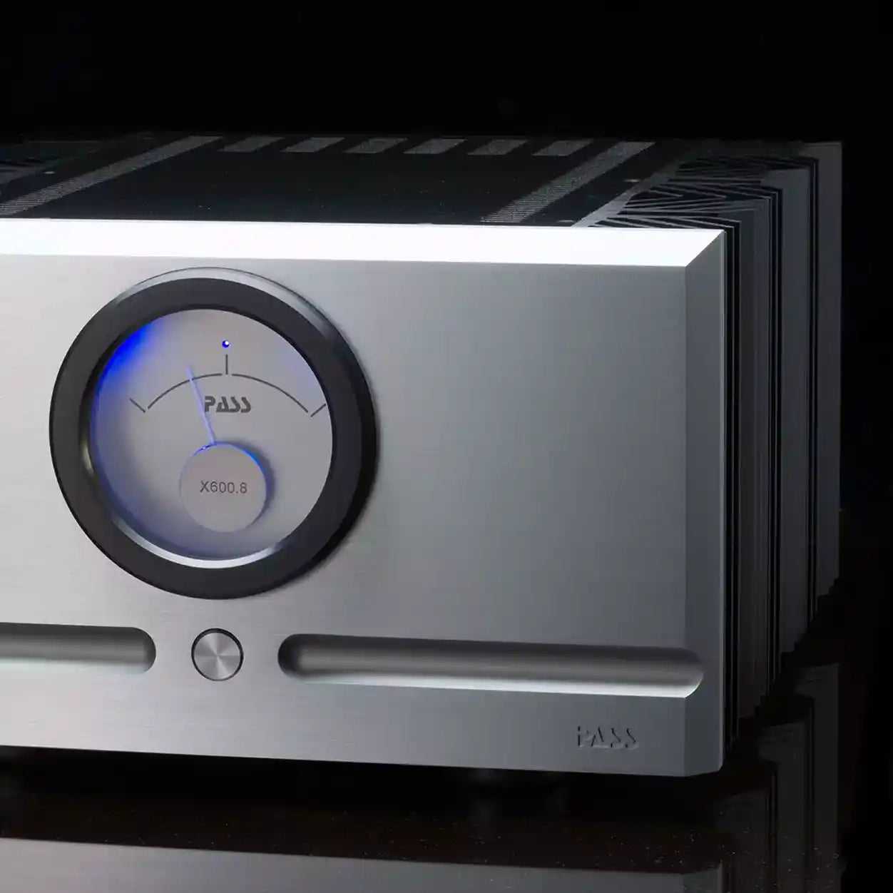 Pass Labs X600.8 Mono Power Amplifier (Lifestyle) - DOUGLAS HIFI