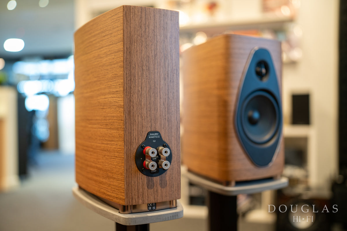 SONUS FABER Sonetto II G2 Standmount Loudspeakers and Stands - Ex. Display