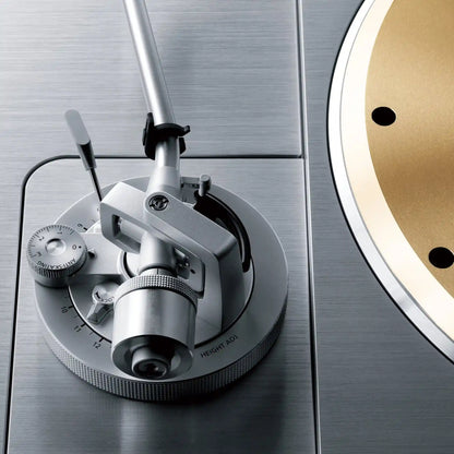 Technics SL-1000R Reference Class Direct Drive Turntable (Close Up) - DOUGLAS HIFI