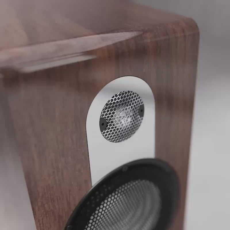 Load video: MARTEN Parker Duo Standmount Loudspeakers