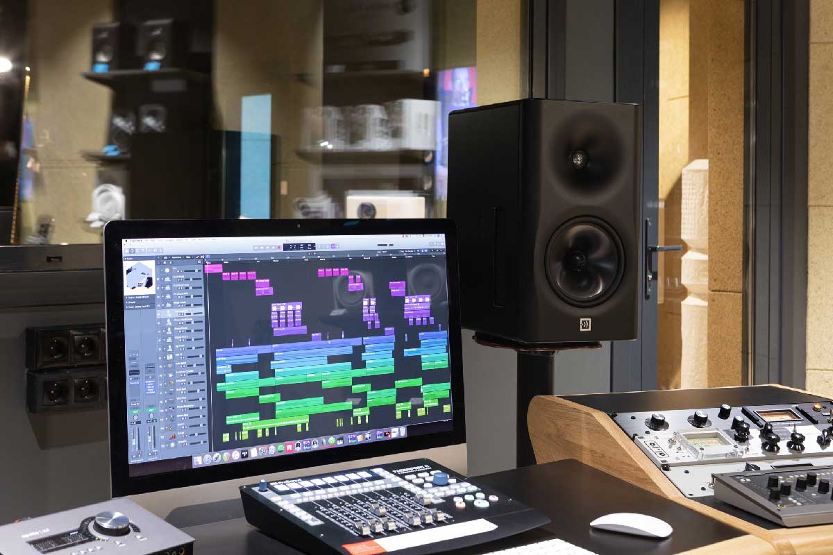 Dutch & Dutch 8c speakers studio monitors - Douglas HiFi Perth